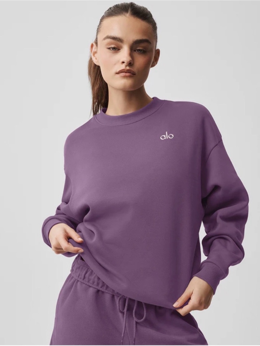 ALO Yoga Accolade Sweatshirt in Plum Kiss